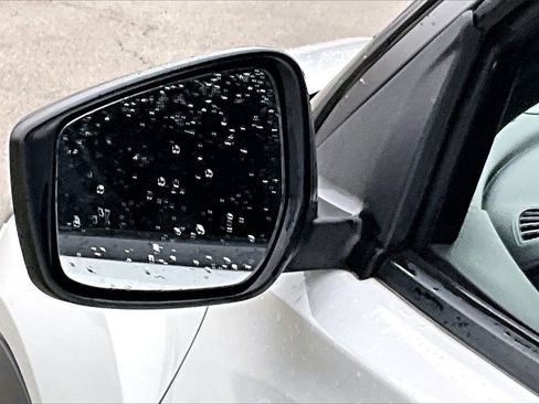 Used 2019 Nissan Kicks S image 13