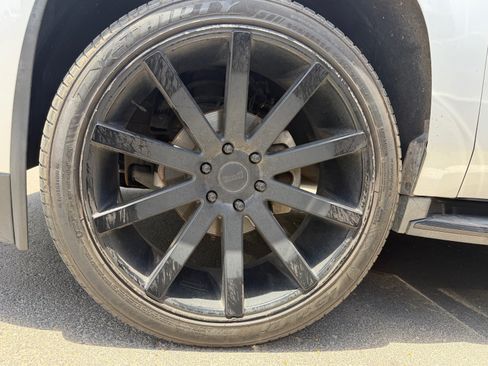 Used 2016 Cadillac Escalade ESV Luxury RWD image 6