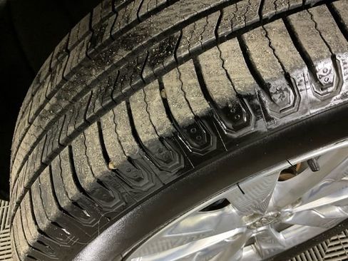 Used 2018 Buick Envision Essence image 43