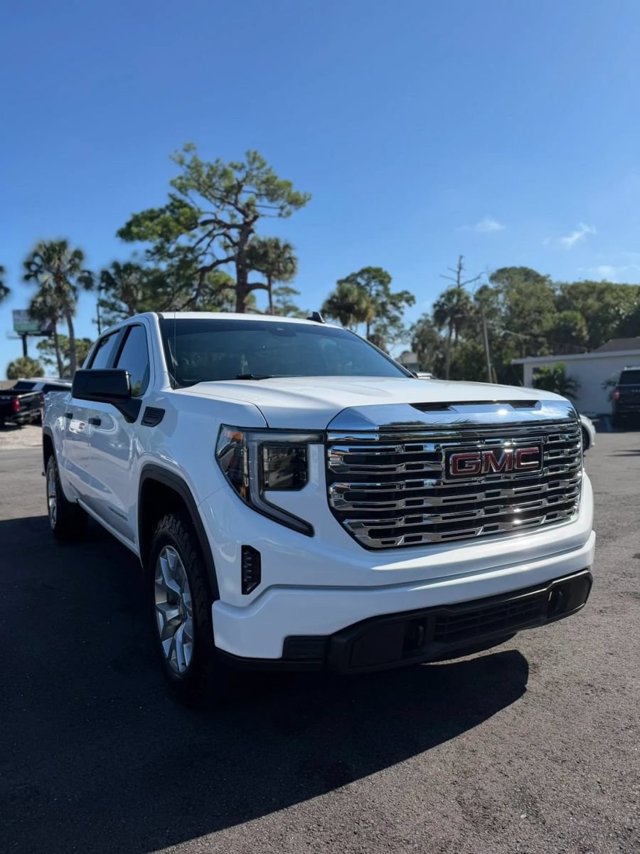 Used 2024 GMC Sierra 1500 Pro w/ Convenience Package AWD/4WD image 3