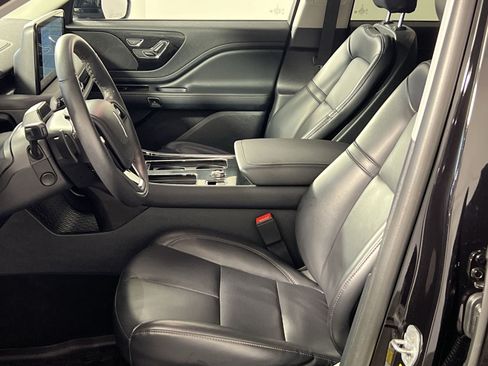 Used 2025 Lincoln Aviator AWD image 14