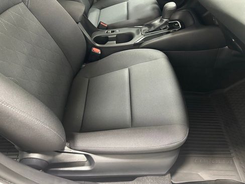 Used 2025 Toyota Corolla LE image 54