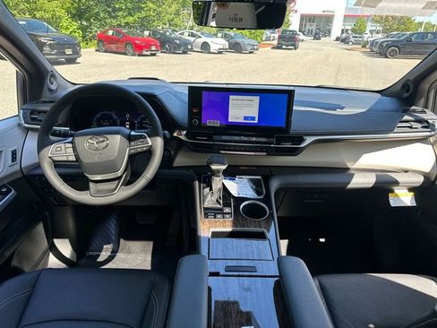 New 2026 Toyota Sienna Platinum AWD/4WD image 16