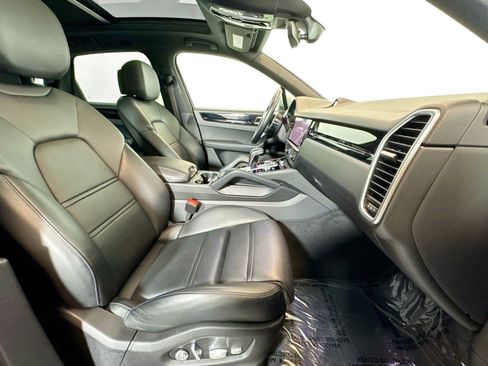 Used 2021 Porsche Cayenne image 27