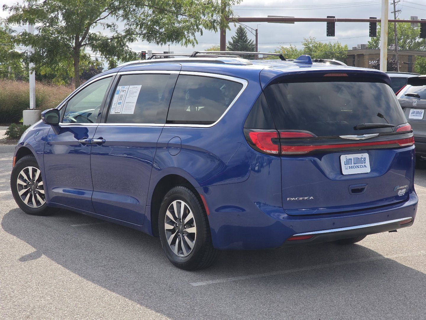 Used 2021 Chrysler Pacifica Touring-L FWD image 12