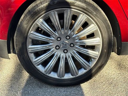 Used 2013 Lincoln MKS image 9