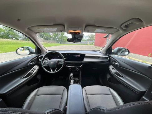 Used 2025 Buick Encore GX Preferred AWD/4WD image 19