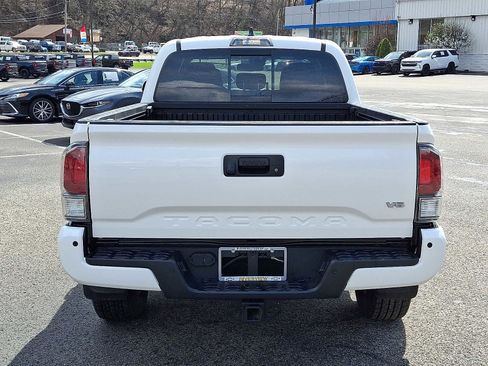 Used 2021 Toyota Tacoma TRD Sport w/ Technology Package AWD/4WD image 5