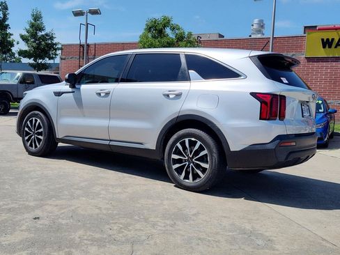 Used 2021 Kia Sorento LX FWD image 4
