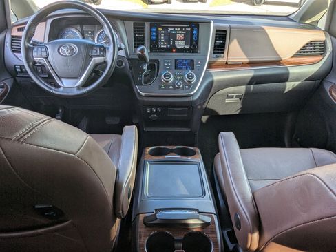 Used 2017 Toyota Sienna Limited Premium image 33