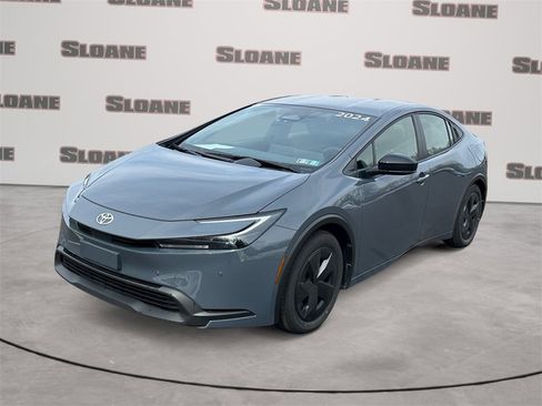 Used 2024 Toyota Prius LE image 1