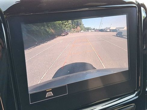 Used 2023 Chevrolet Traverse LT FWD image 18
