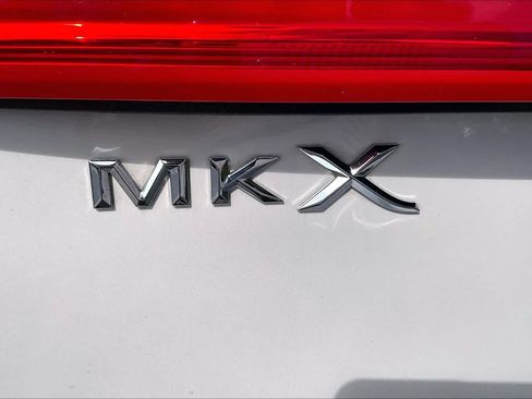 Used 2017 Lincoln MKX Reserve w/ Driver Assistance Package FWD image 14