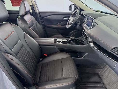 Certified 2025 Nissan Rogue SV image 25