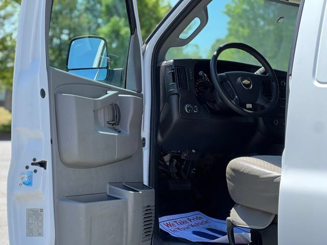 Used 2016 Chevrolet Express 2500 RWD image 9