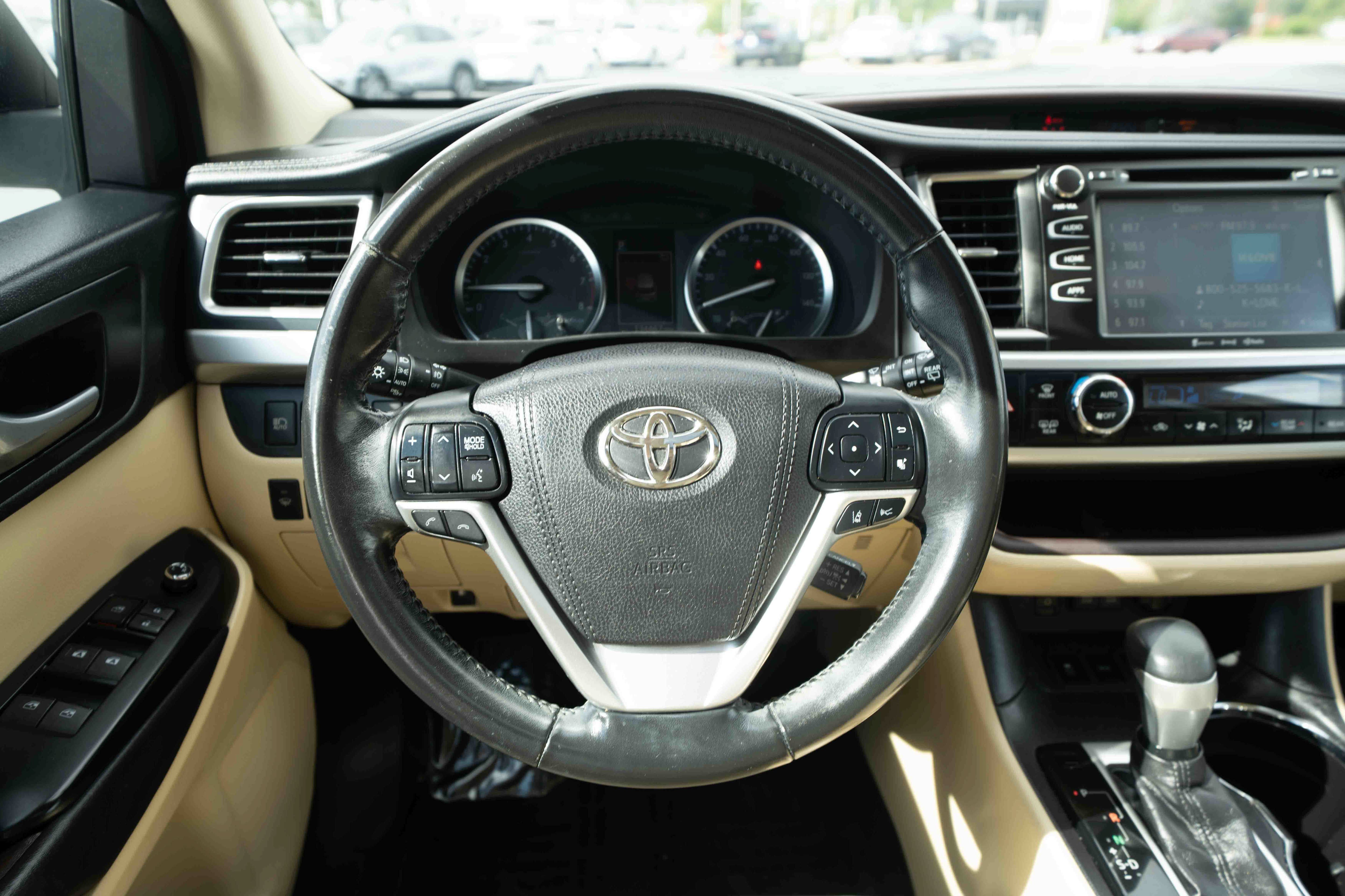 Used 2017 Toyota Highlander XLE AWD/4WD image 21