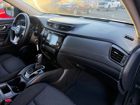 Used 2018 Nissan Rogue S AWD/4WD image 19