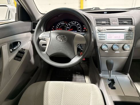 Used 2009 Toyota Camry LE FWD image 11