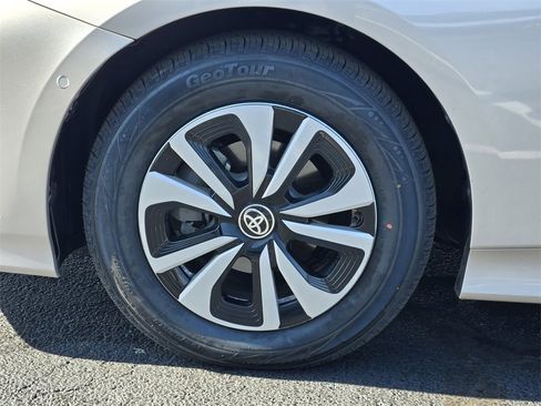 Used 2019 Toyota Prius Prime Advanced image 13