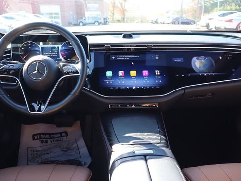 Used 2025 Mercedes-Benz E 350 4MATIC Sedan image 16