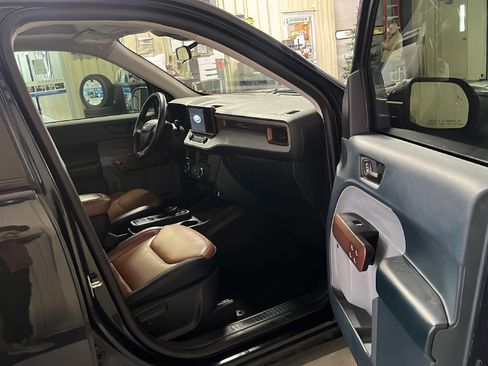 Used 2022 Ford Maverick Lariat w/ Lariat Luxury Package image 12