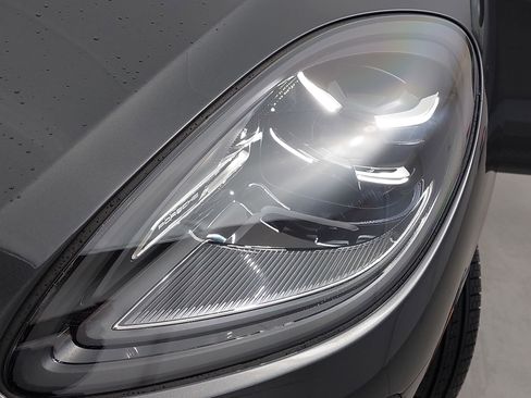 New 2026 Porsche Macan image 34