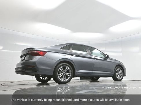 Used 2022 Volkswagen Jetta SE image 61