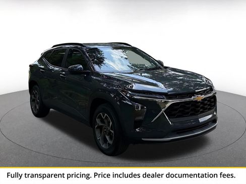 Used 2025 Chevrolet Trax LT FWD image 1