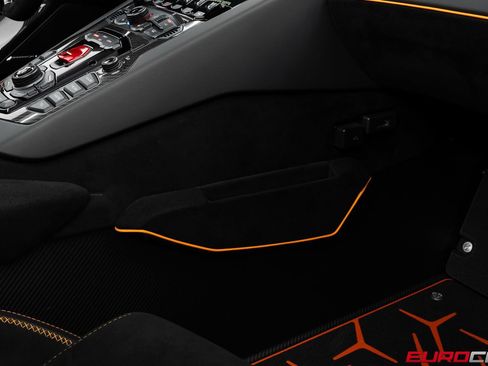 Used 2021 Lamborghini Aventador SVJ AWD/4WD image 43