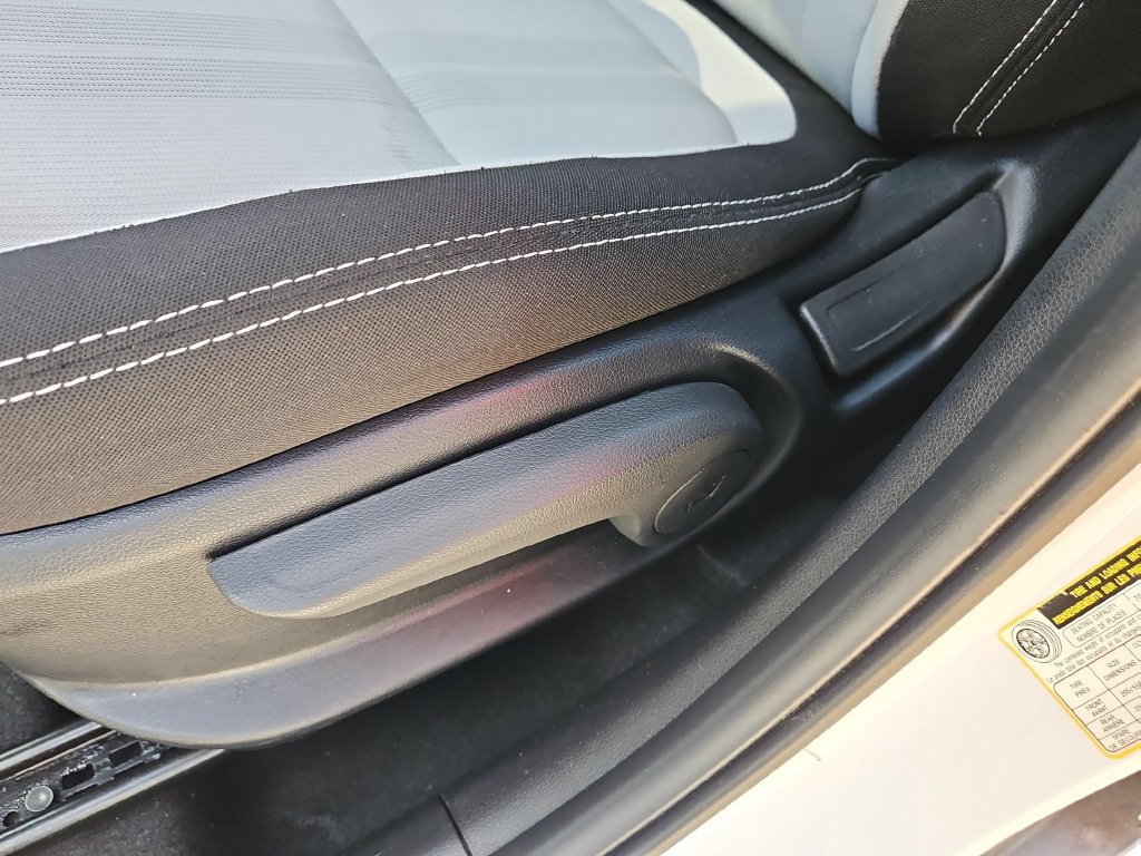 Used 2025 Hyundai Venue SEL FWD image 14