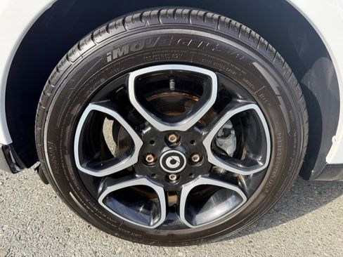 Used 2018 smart fortwo electric drive RWD image 37