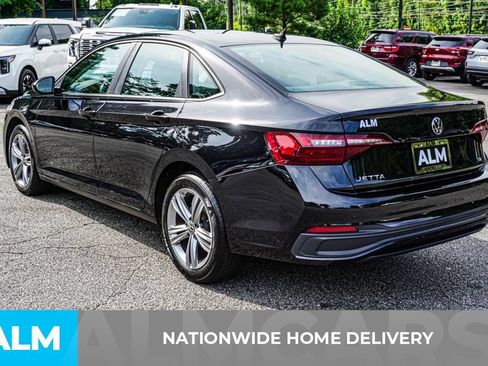 Used 2024 Volkswagen Jetta SE FWD image 4