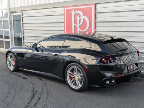 Used 2018 Ferrari GTC4Lusso T image 46
