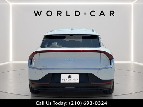 Used 2024 Kia EV6 Light RWD image 4
