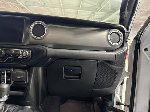 Used 2021 Jeep Gladiator Overland image 41