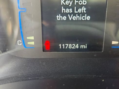 Used 2017 Chrysler Pacifica Touring FWD image 23