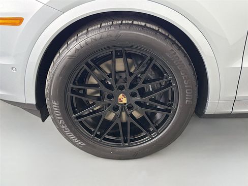 Used 2026 Porsche Cayenne Coupe AWD/4WD image 11