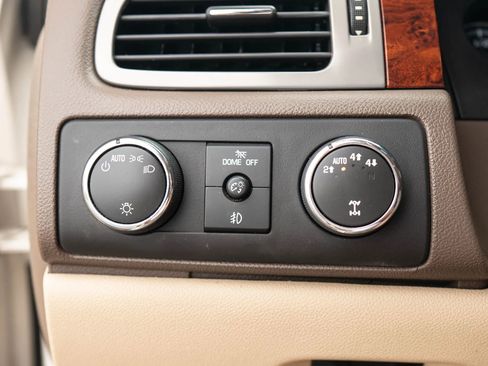 Used 2013 Chevrolet Suburban LTZ image 40