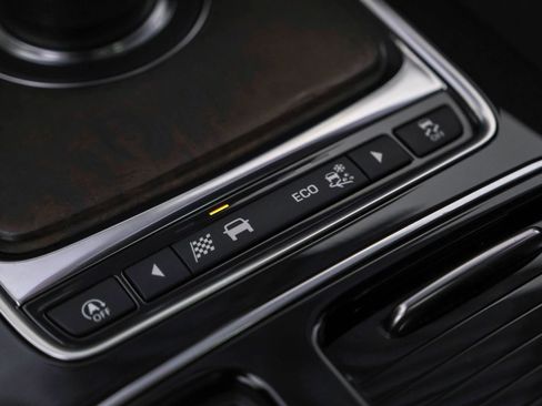 Used 2018 Jaguar F-PACE S image 22