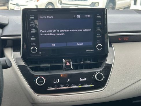 Used 2021 Toyota Corolla LE FWD image 21