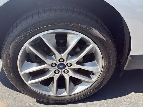 Used 2015 Ford Edge Titanium w/ Technology Package FWD image 18