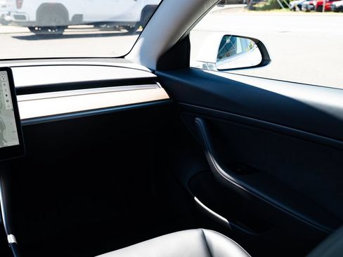 Used 2020 Tesla Model 3 Standard Range Plus RWD image 10