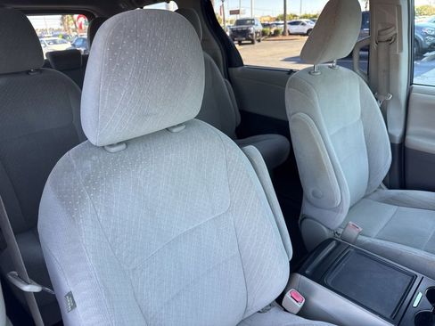 Used 2017 Toyota Sienna LE image 20