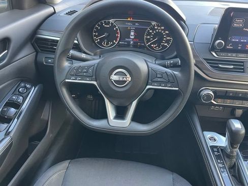Used 2023 Nissan Altima 2.5 SV FWD image 16