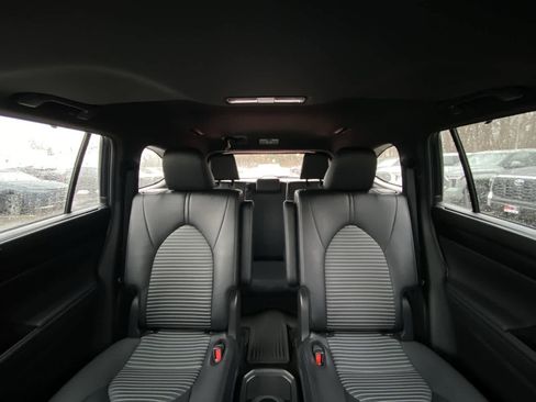 Certified 2025 Toyota Highlander XSE image 28