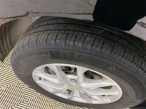 Used 2023 Chevrolet Equinox LT image 23