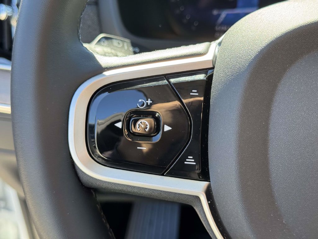 Used 2026 Volvo XC90 B6 Plus w/ Protection Package Premier AWD/4WD image 17