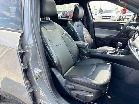 Used 2023 Jeep Compass Latitude w/ Sun and Sound Group AWD/4WD image 24