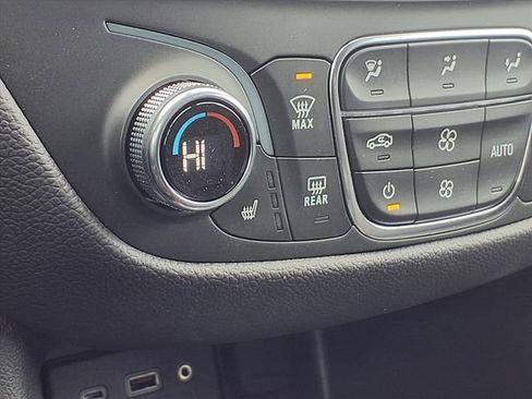 Used 2024 Chevrolet Equinox LT w/ LPO, Floor Liner Package image 5