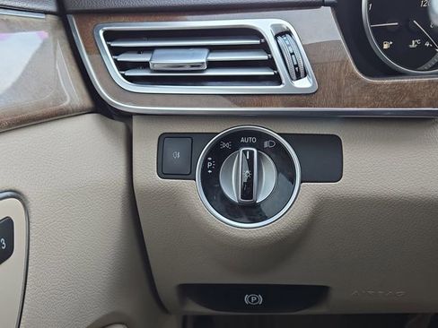 Used 2014 Mercedes-Benz E 350 4MATIC Sedan image 20